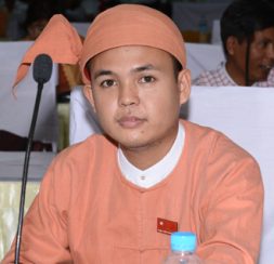 ဒေါက်တာခင်နိုင်ဦး