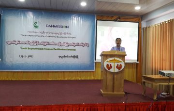 လူငယ်စွမ်းဆောင်ရည်မြှင့်တင်ခြင်းအစီအစဉ်ဂုဏ်ပြုလက်မှတ်အပ်နှင်းပွဲအခမ်းအနားသို့မွန်ပြည်နယ်လွှတ်တော်ဥက္ကဋ္ဌနှင့်ဒုတိယဥက္ကဋ္ဌတက်ရောက်ခြင်း