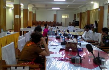 မွန်ပြည်နယ်လွှတ်တော်ဥပဒေပြုရေးဆိုင်ရာကော်မတီအစည်းအဝေးကျင်းပပြုလုပ်ခြင်း