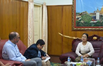 မွန်ပြည်နယ်လွှတ်တော်ဥက္ကဋ္ဌနှင့်ပညာအလင်းပွင့်မြန်မာသုတေသနဖောင်ဒေးရှင်းမှ တာဝန်ရှိသူများ တွေ့ဆုံဆွေးနွေးခြင်း